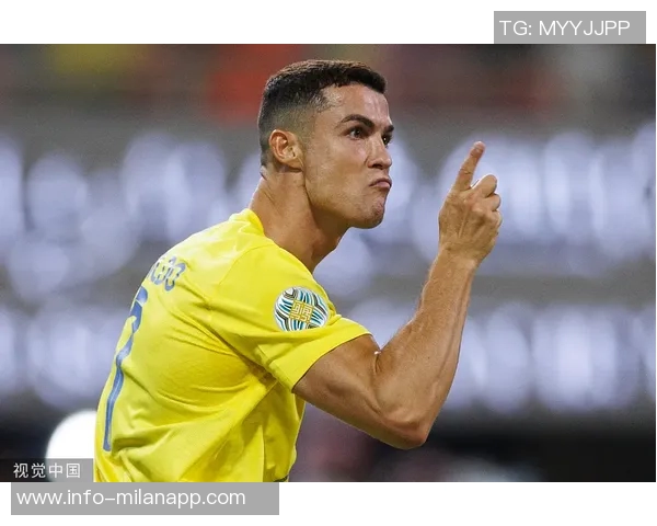 吉拉西短时间内连入两球助多特逆转胜利精彩表现令人瞩目